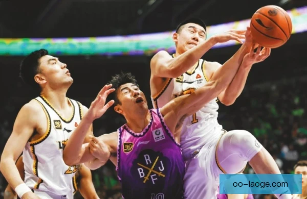 辽宁男篮打磨界外球战术，跑位掩护制造空位机会